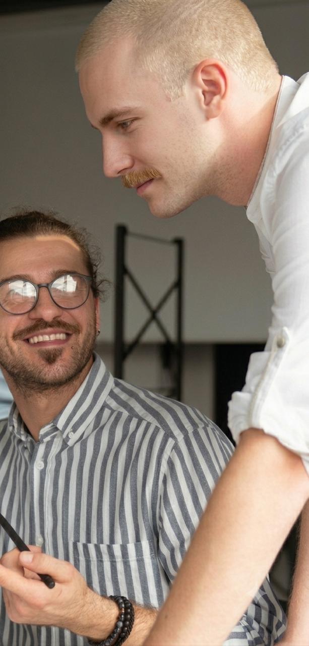 Jakub Drozdowski z SaleMates na spotkaniu sprzedażowym z klientem B2B